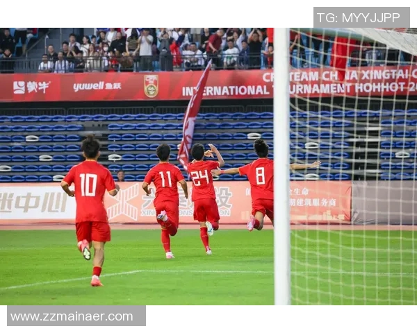 足球明星怒扔球迷手机引发热议球迷反应各异引发社交媒体讨论 足球明星怒扔球迷手机引发热议球迷反应各异引发社交媒体讨论